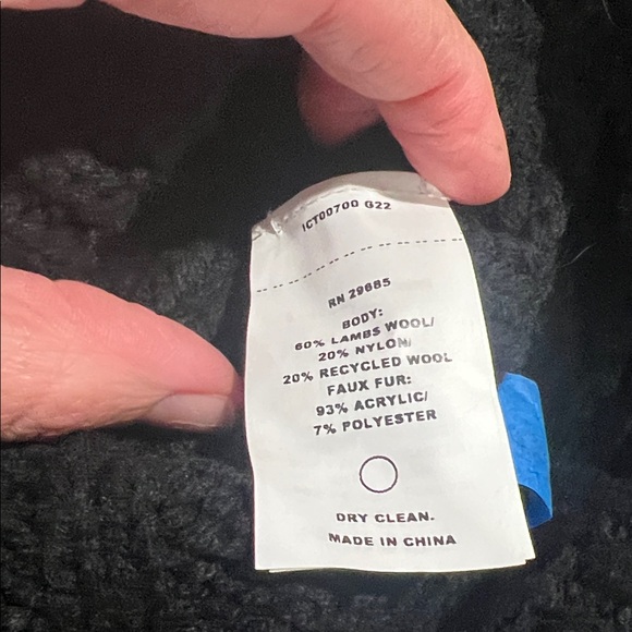 Pendleton LambsWool Black Knit Beanie with Faux Fur Pom Sz OS - Picture 6 of 8